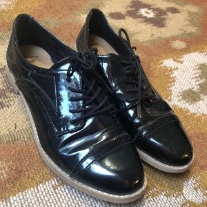 Old Navy black faux patent leather shoes